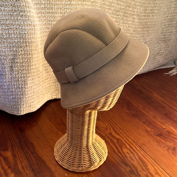 J. Crew 100% Wool Cloche Hat. Tan. Size S/M